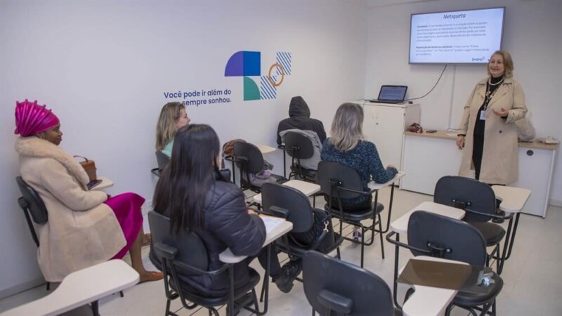 Circuito Curitiba Qualifica leva encaminhamento para cursos gratuitos às regionais da cidade