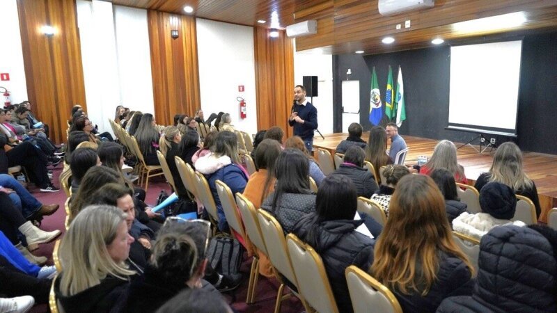 Quatro Barras realiza a I Conferência do Plano Municipal de Educação