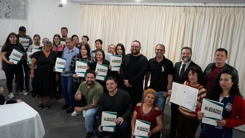 Programa Moradia Legal chega à marca de 655 títulos entregues em Quatro Barras