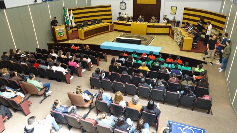 Quatro Barras realiza seminário sobre autismo, TDAH e neurodiversidade